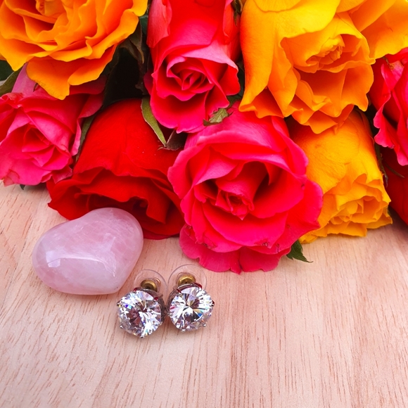 FAC cubic zirconia, stud earnings - Picture 4 of 7